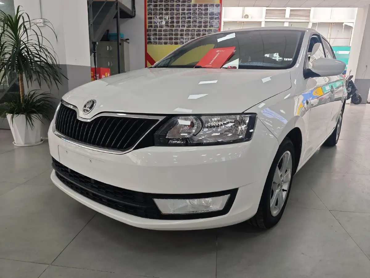 2016 Skoda Rapid Spaceback 1.6L 110HP L4 6AT