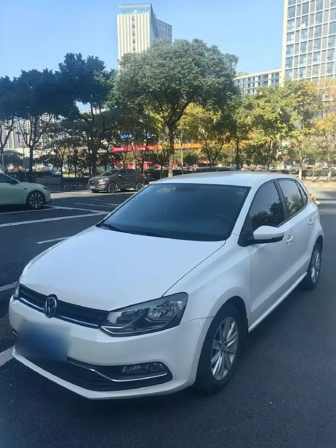 2014 Volkswagen Polo 1.4L 90HP L4 6AT