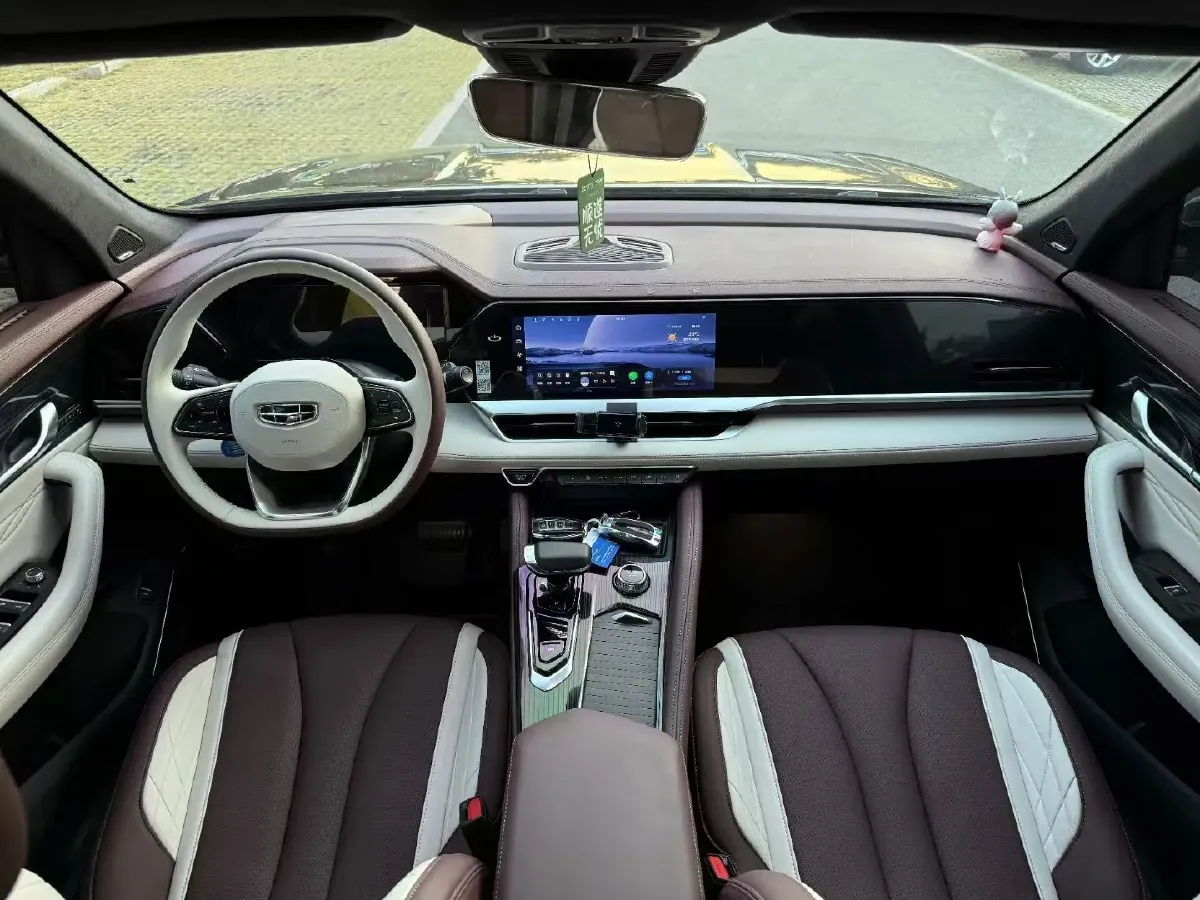 2021 Geely Monjaro 2.0T 218HP L4 7DCT,autocango,china used car exporter,china ev exporter,chinese used car exporter,chinese used ev exporter