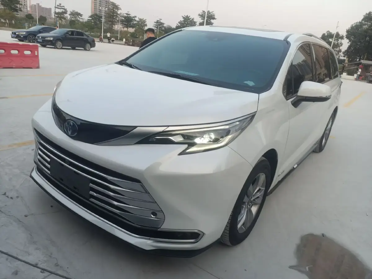 2021 Toyota Sienna 2.5L 192HP L4 E-CVT Hybrid