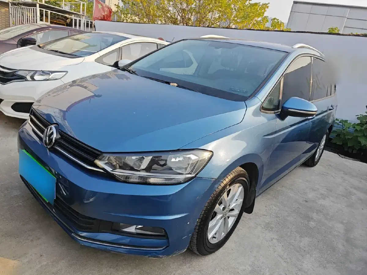 2016 Volkswagen Touran 1.4T 150HP L4 7DCT