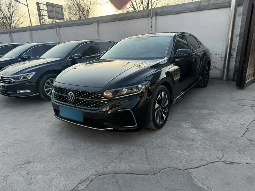 2022 Volkswagen Passat 2.0T 186HP L4 7DCT