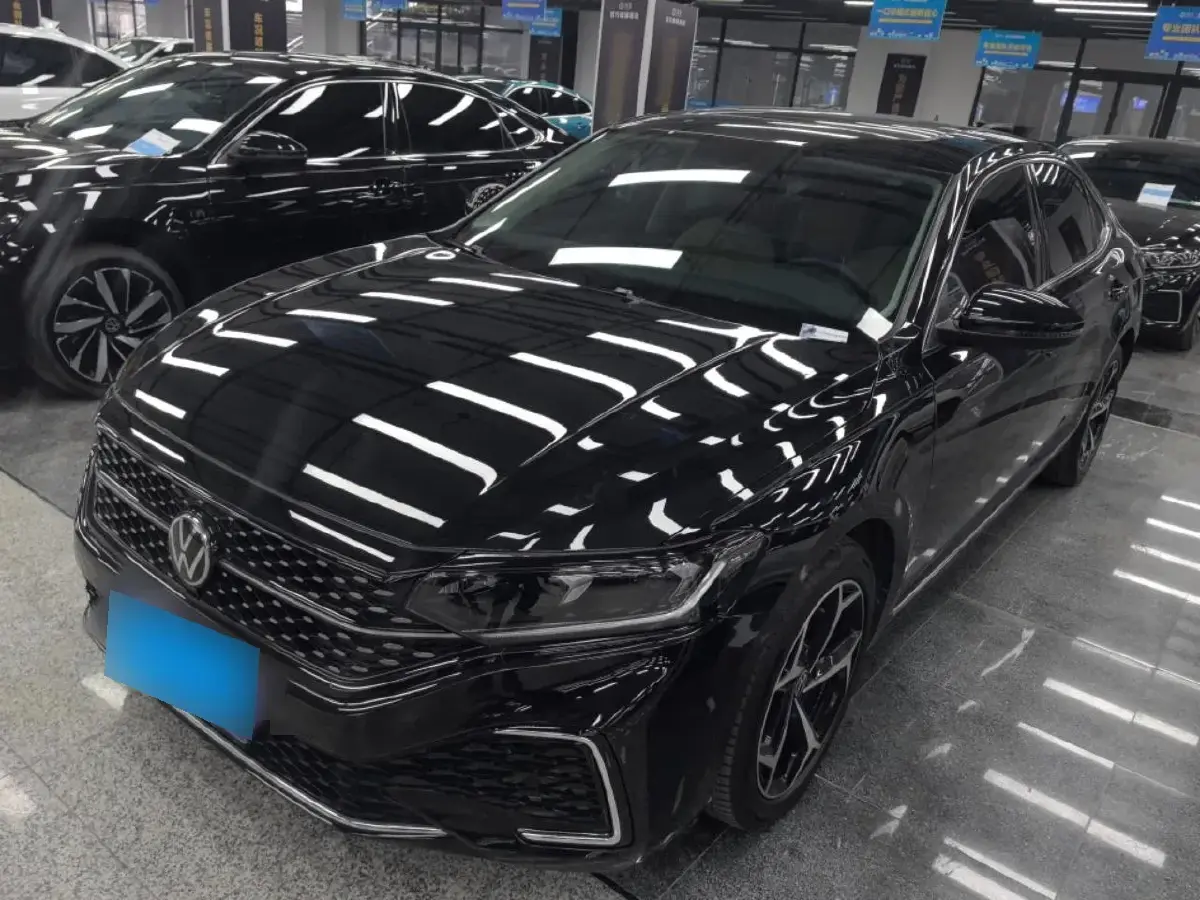 2023 Volkswagen Passat 2.0T 186HP L4 7DCT