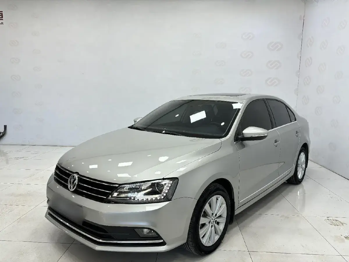 2015 Volkswagen Sagitar 1.4T 131HP L4 7DCT