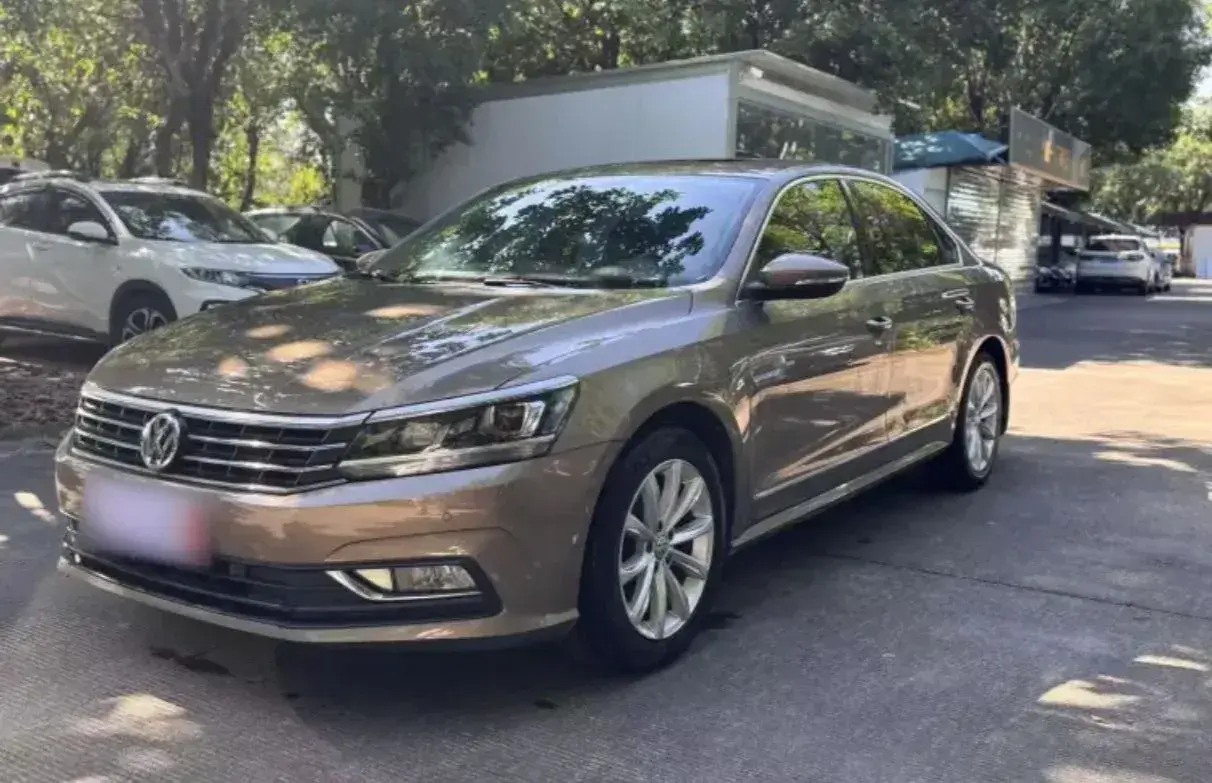 2014 Volkswagen Passat 1.8T 160HP L4 7DCT