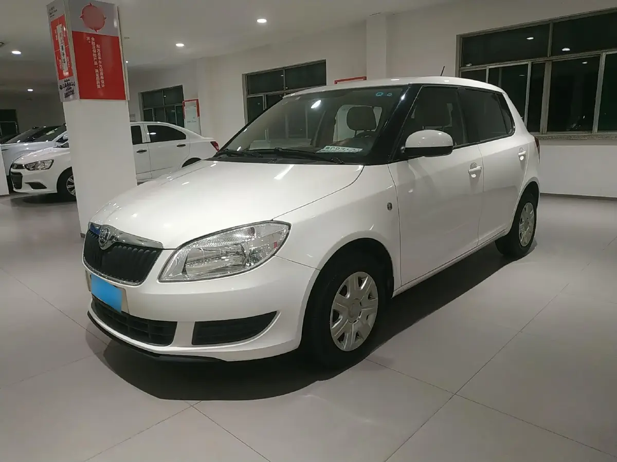 2014 Skoda Fabia 1.4L 86HP L4 5MT