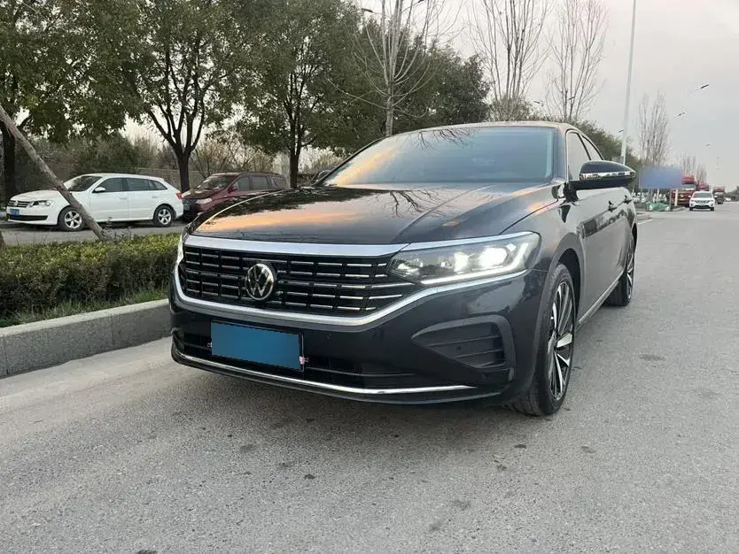 2024 Volkswagen Passat 2.0T 220HP L4 7DCT