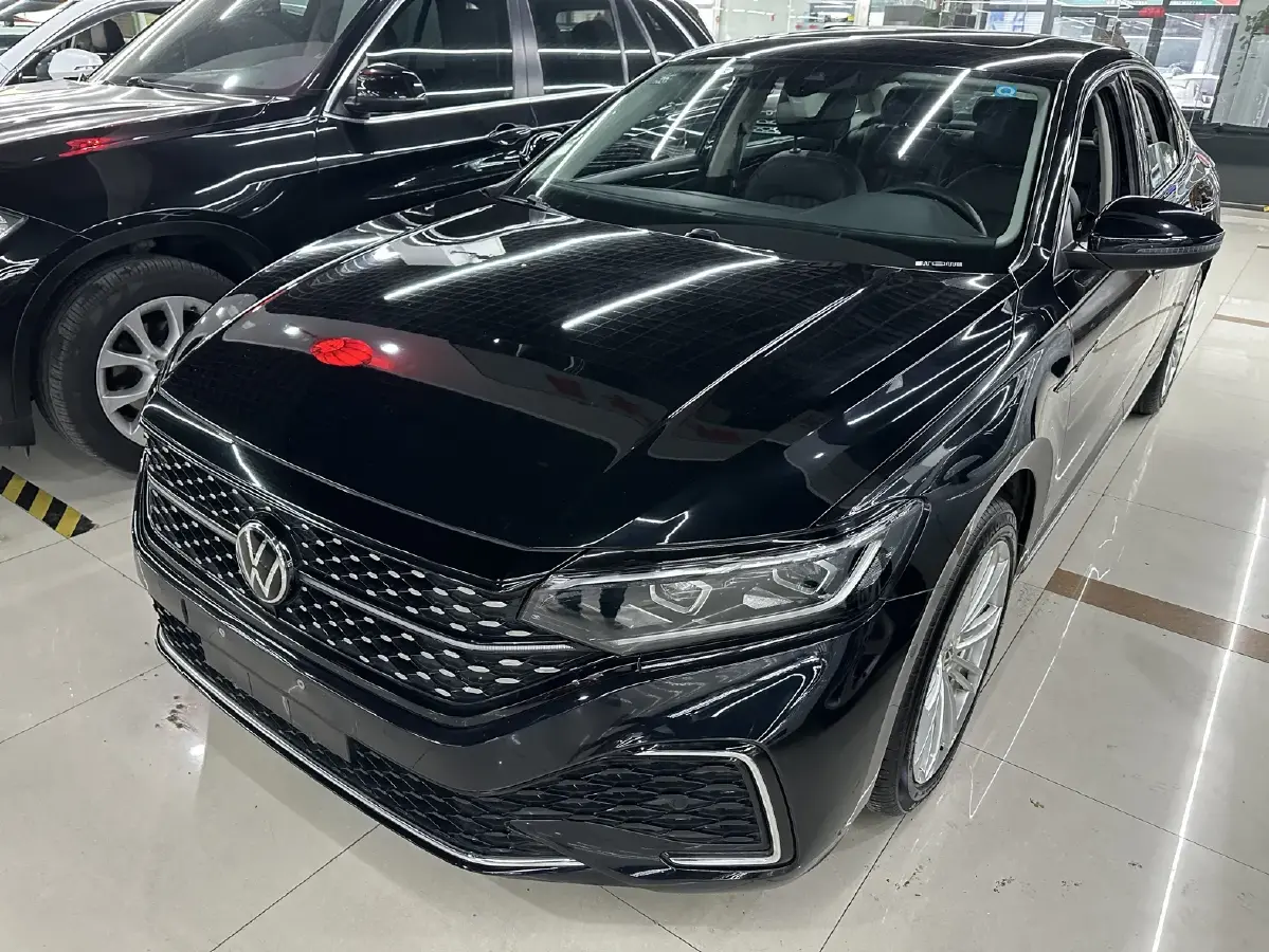 2022 Volkswagen Passat 2.0T 186HP L4 7DCT