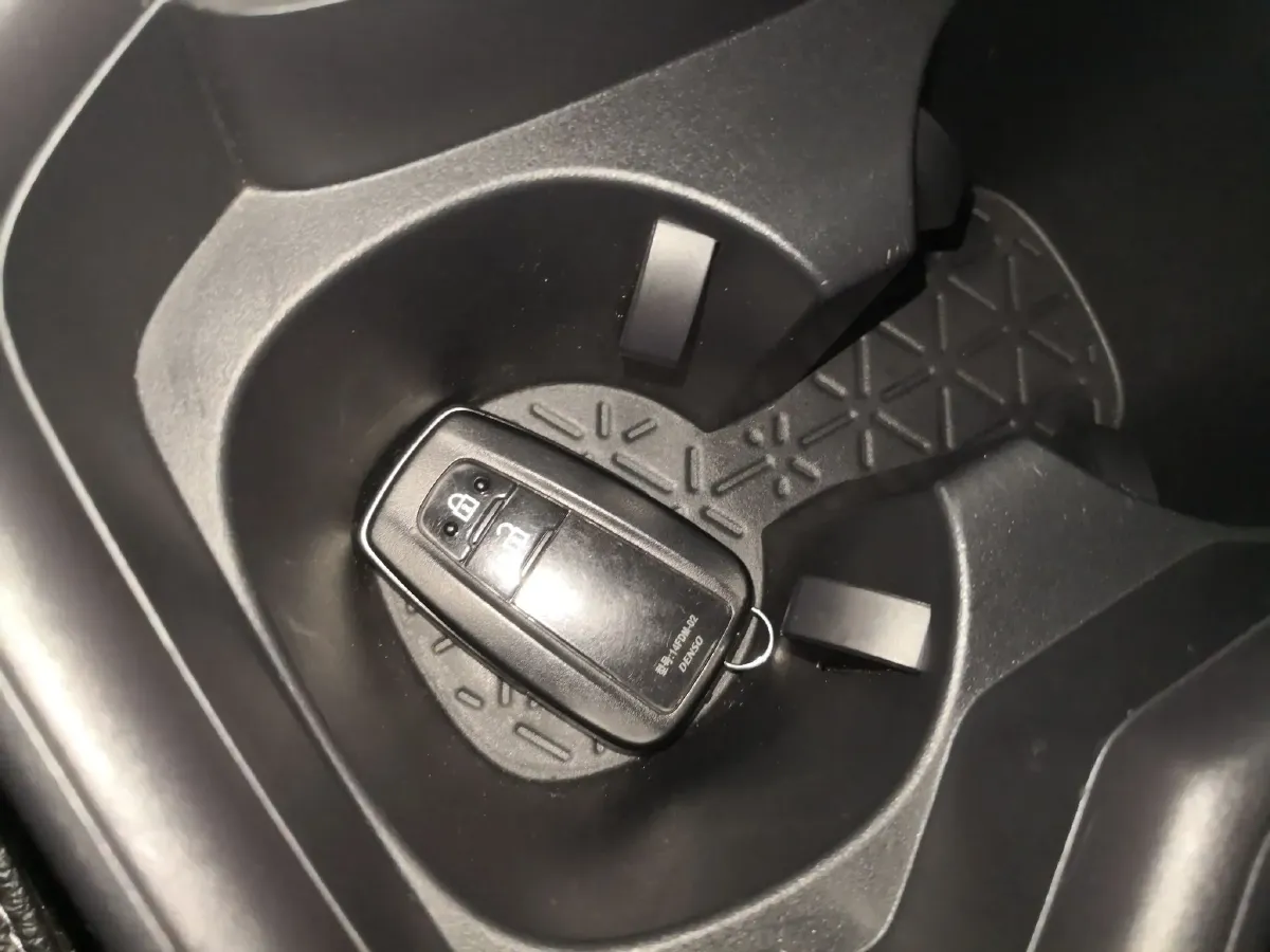 2020 Toyota RAV4 2.5L 178HP L4 E-CVT Hybrid,autocango,china used car exporter,china ev exporter,chinese used car exporter,chinese used ev exporter