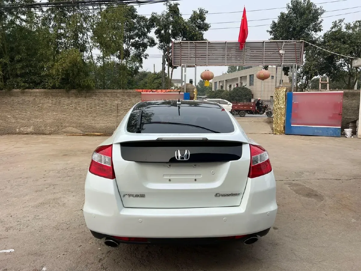 2012 Honda Crosstour 2.4L 197HP L4 5AT,autocango,china used car exporter,china ev exporter,chinese used car exporter,chinese used ev exporter