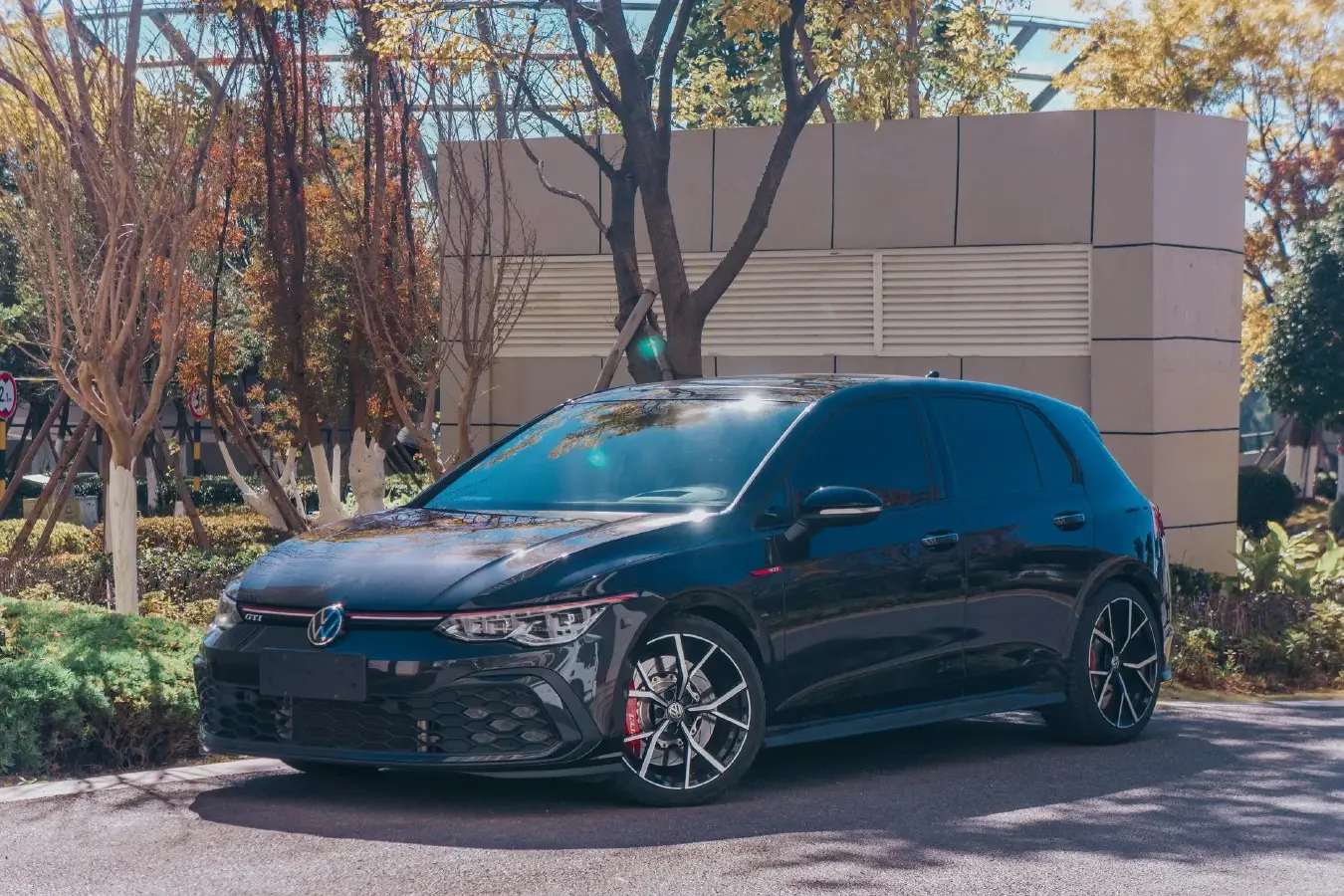 2021 Volkswagen GolfGTI 2.0T 220HP L4 7DCT