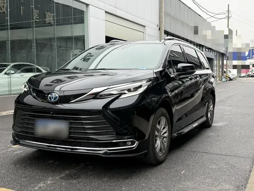 2023 Toyota Sienna 2.5L 189HP L4 E-CVT Hybrid