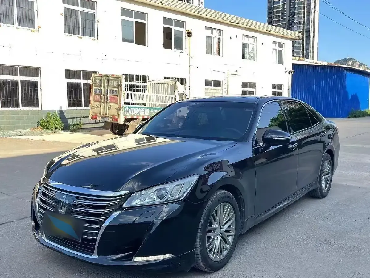 2015 Toyota Crown 2.0T 235HP L4 8AT