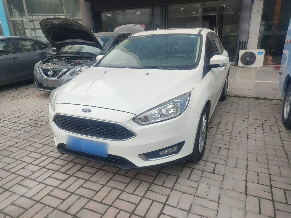 2017 Ford Focus 1.6L 125HP L4 5MT