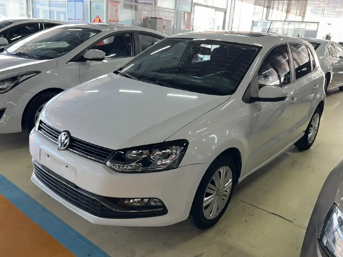 2016 Volkswagen Polo 1.6L 110HP L4 6AT