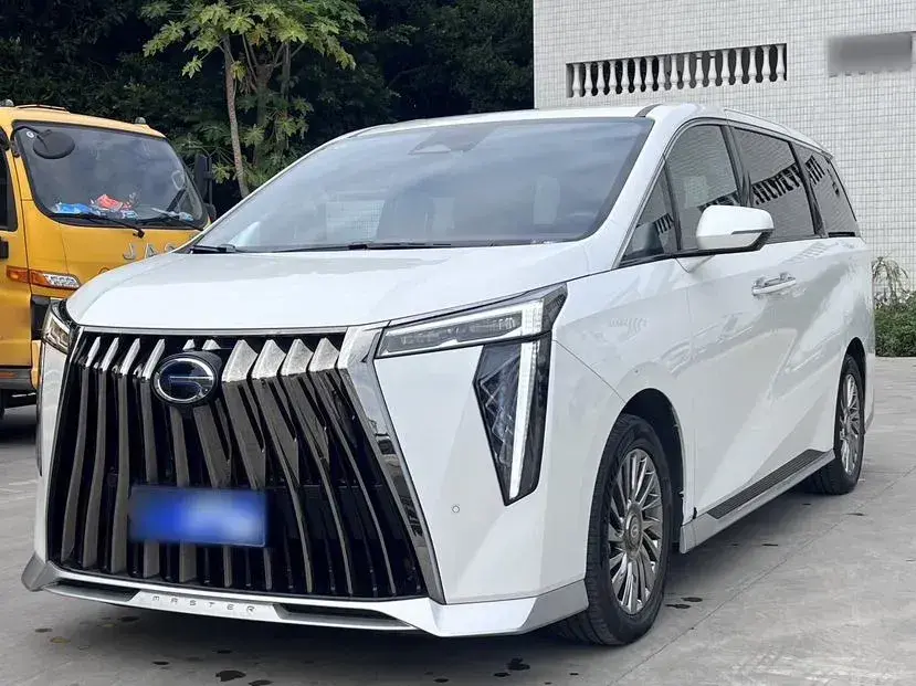 2023 GAC Trumpchi M8 2.0T 190HP L4 E-CVT Hybrid