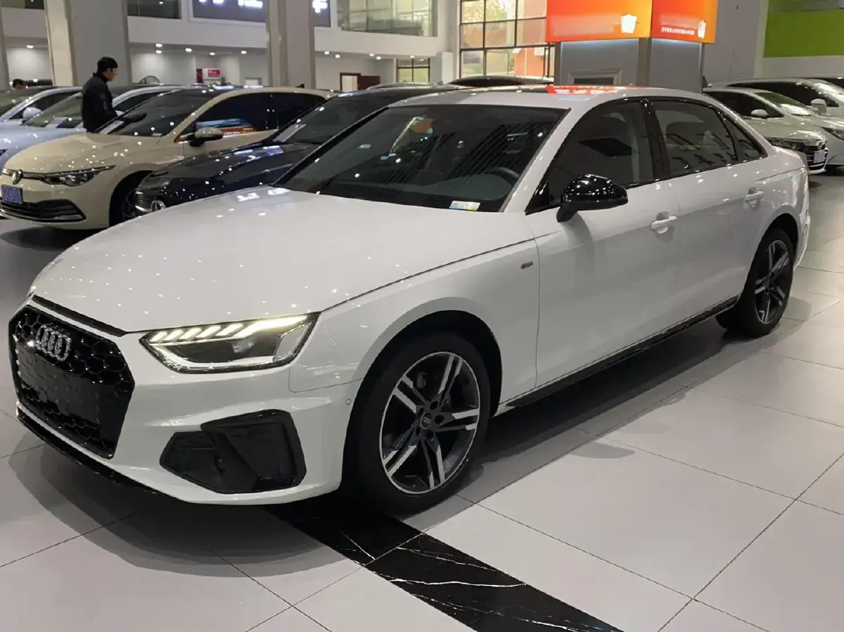 2022 Audi A4L 2.0T 190HP L4 7DCT