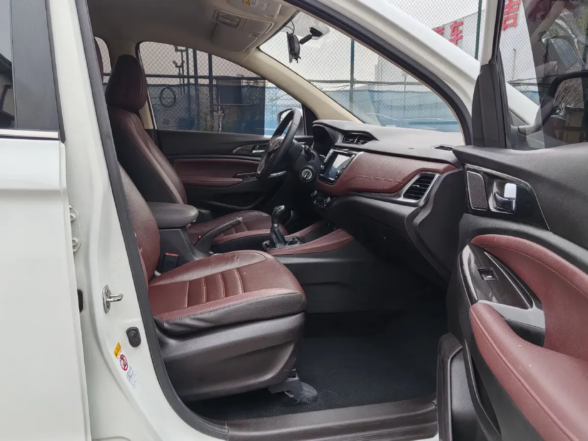 2017 ChangAn Linmax 1.6L 125HP L4 5MT,autocango,china used car exporter,china ev exporter,chinese used car exporter,chinese used ev exporter