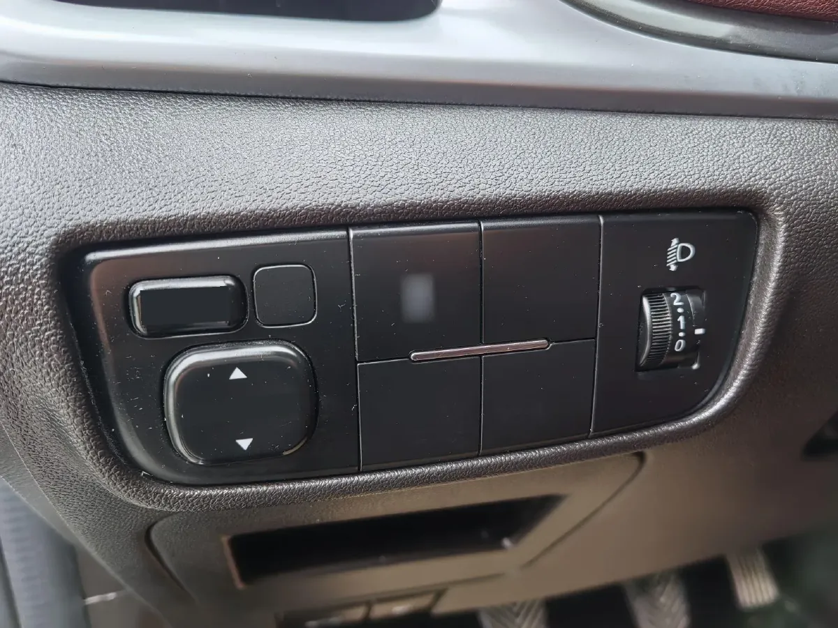 2017 ChangAn Linmax 1.6L 125HP L4 5MT,autocango,china used car exporter,china ev exporter,chinese used car exporter,chinese used ev exporter