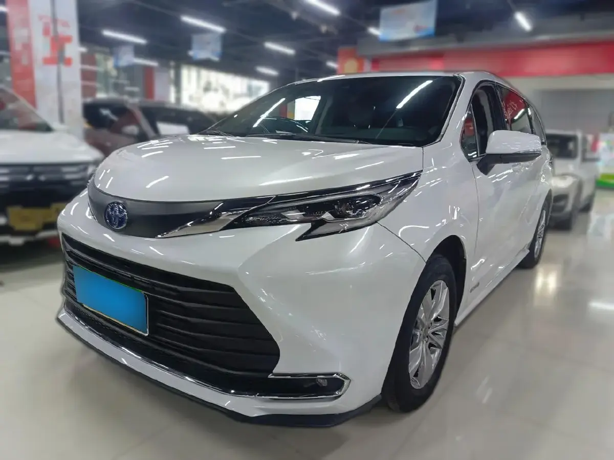 2023 Toyota Sienna 2.5L 189HP L4 E-CVT Hybrid