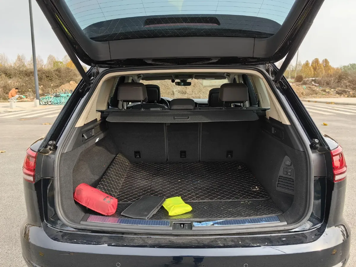 2021 Volkswagen Touareg 2.0T 245HP L4 8AT,autocango,china used car exporter,china ev exporter,chinese used car exporter,chinese used ev exporter