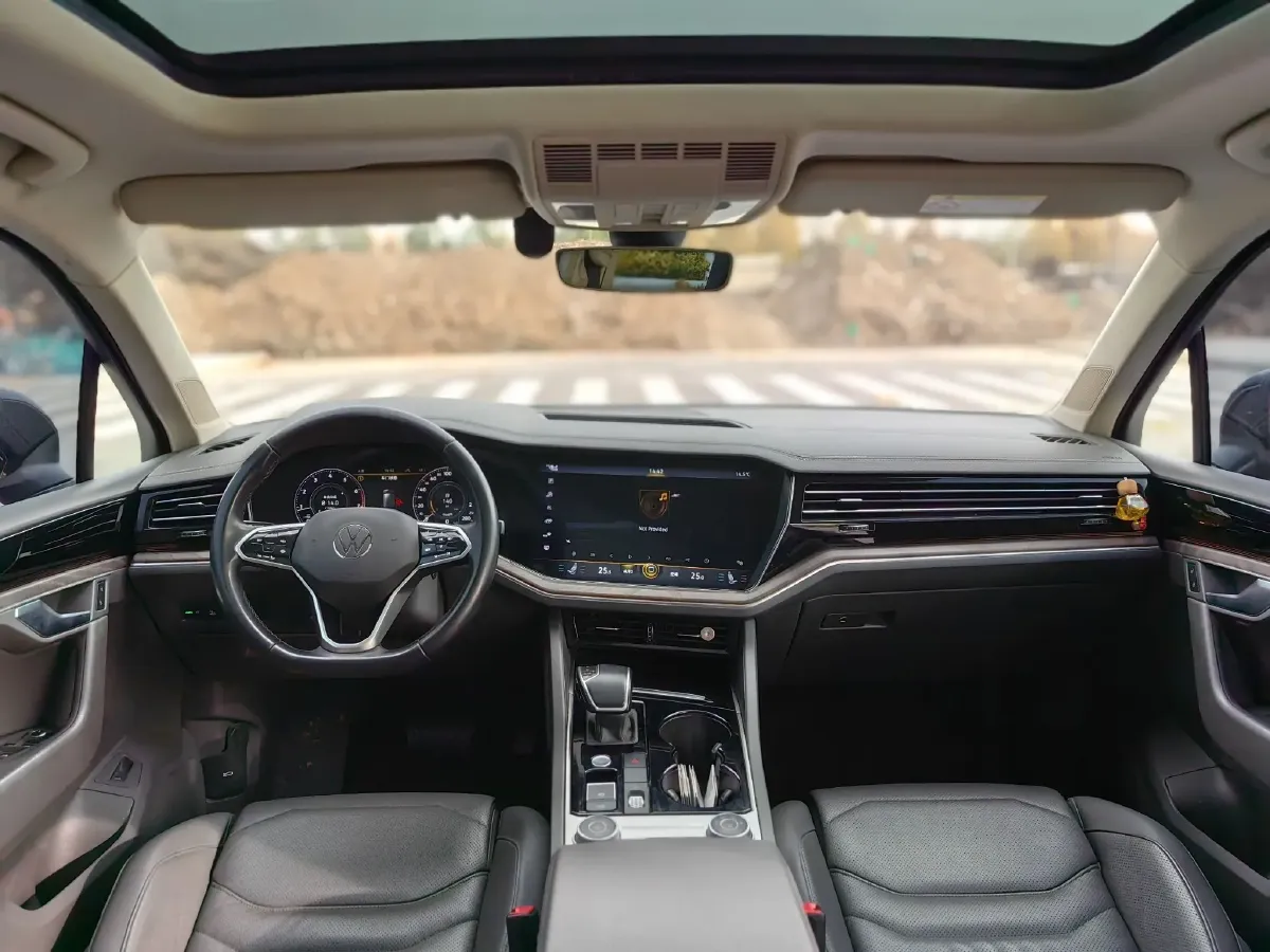 2021 Volkswagen Touareg 2.0T 245HP L4 8AT,autocango,china used car exporter,china ev exporter,chinese used car exporter,chinese used ev exporter