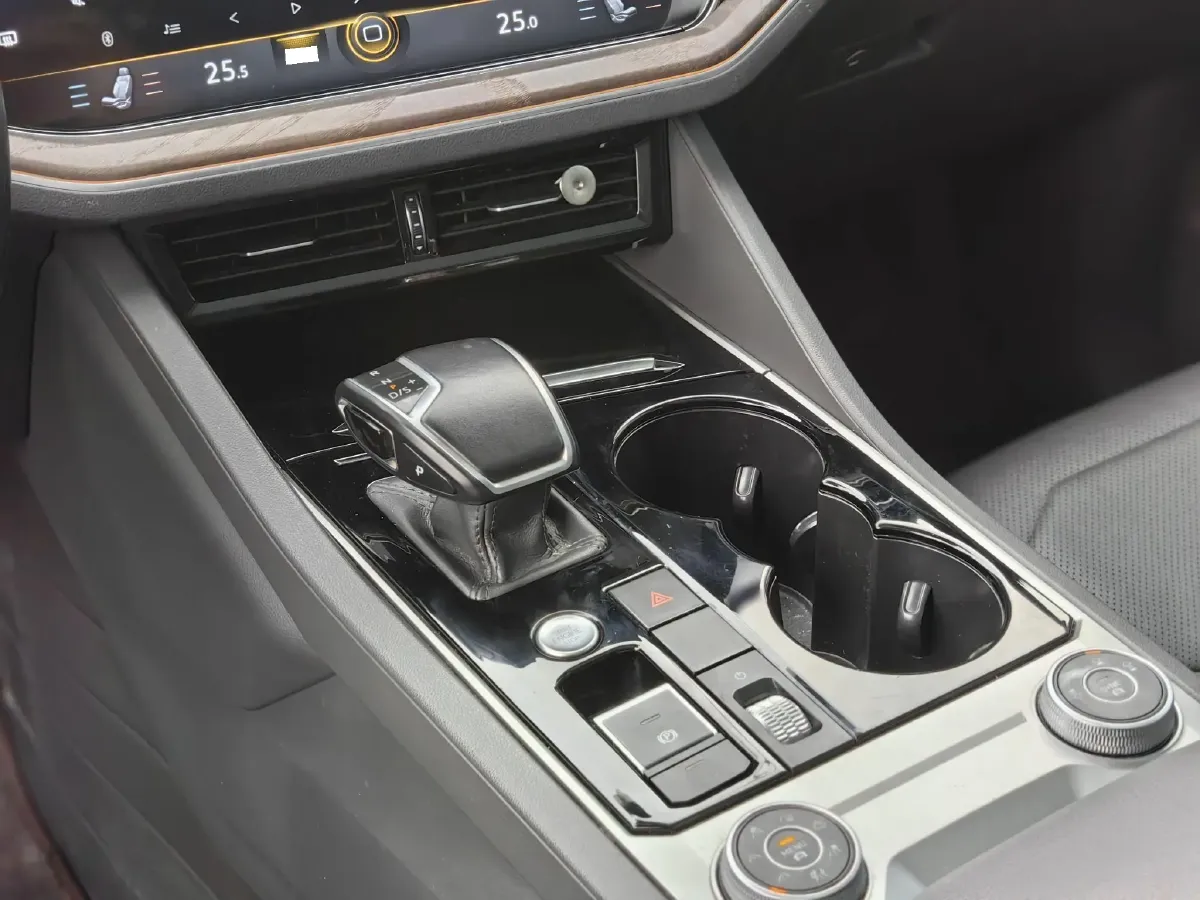 2021 Volkswagen Touareg 2.0T 245HP L4 8AT,autocango,china used car exporter,china ev exporter,chinese used car exporter,chinese used ev exporter