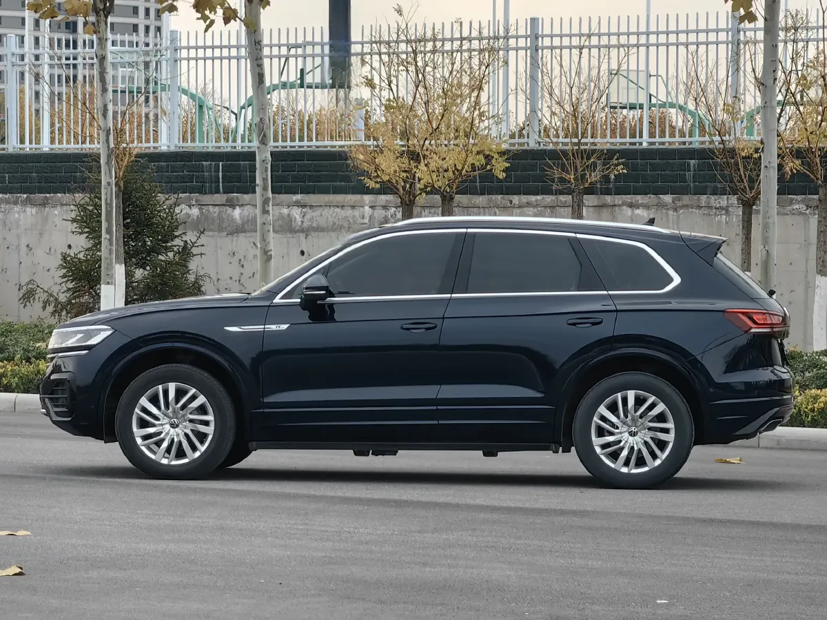 2021 Volkswagen Touareg 2.0T 245HP L4 8AT,autocango,china used car exporter,china ev exporter,chinese used car exporter,chinese used ev exporter