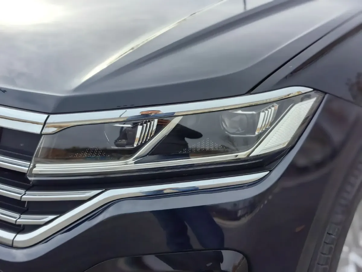 2021 Volkswagen Touareg 2.0T 245HP L4 8AT,autocango,china used car exporter,china ev exporter,chinese used car exporter,chinese used ev exporter