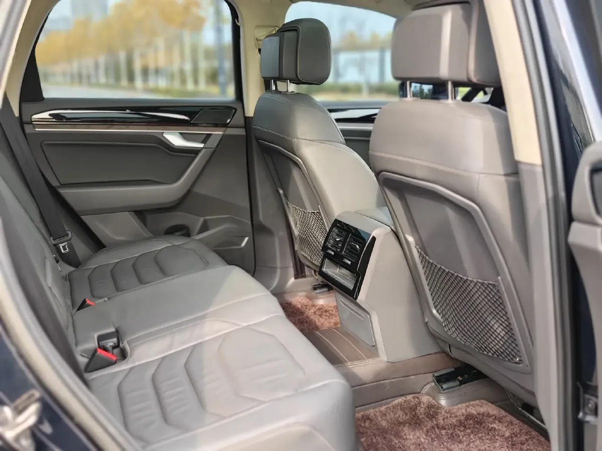 2021 Volkswagen Touareg 2.0T 245HP L4 8AT,autocango,china used car exporter,china ev exporter,chinese used car exporter,chinese used ev exporter