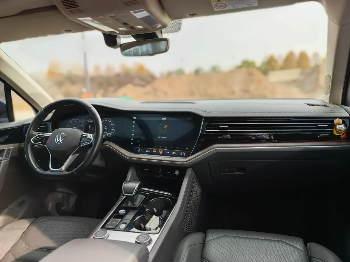 2021 Volkswagen Touareg 2.0T 245HP L4 8AT,autocango,china used car exporter,china ev exporter,chinese used car exporter,chinese used ev exporter