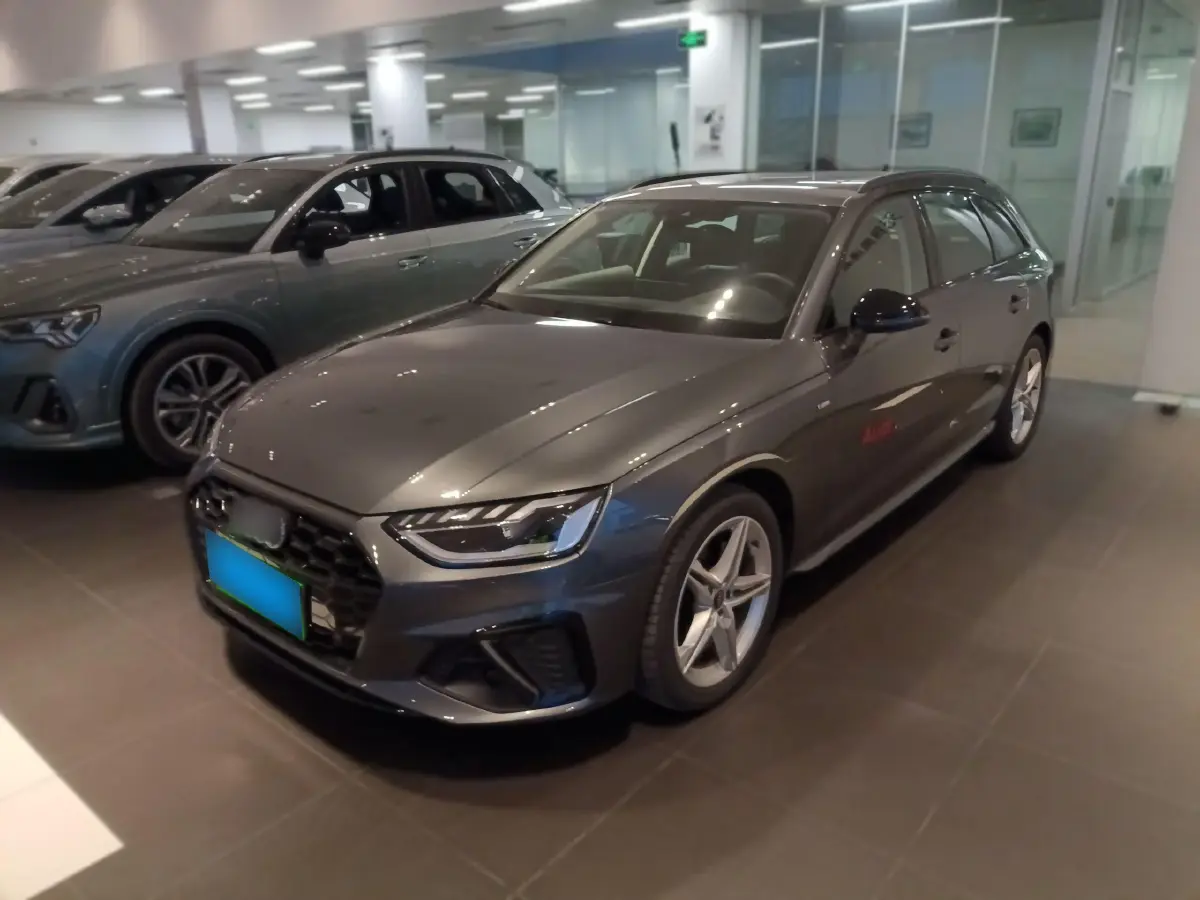 2022 Audi A4 2.0T 204HP L4 7DCT