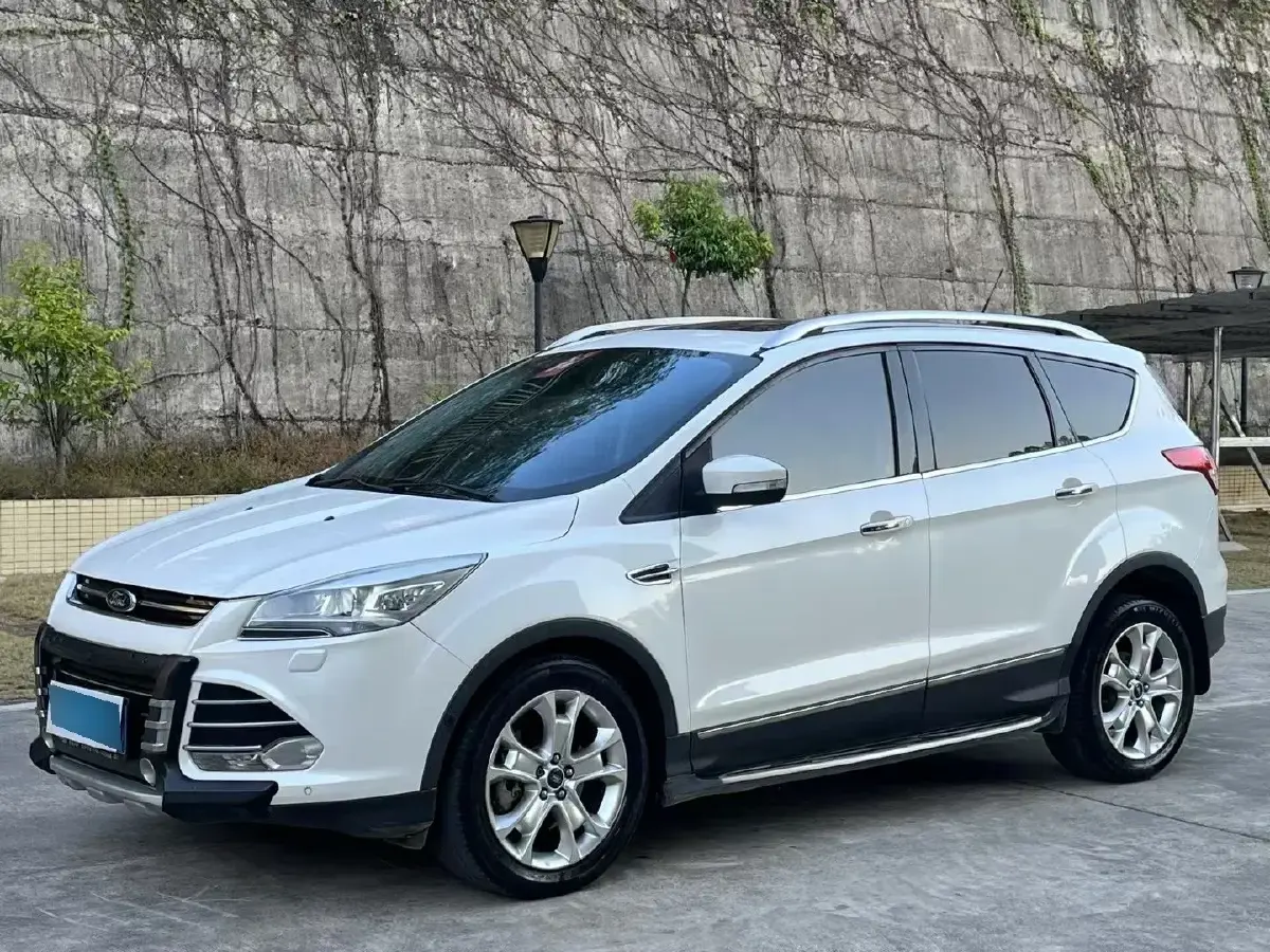 2015 Ford Kuga 2.0T 242HP L4 6AT