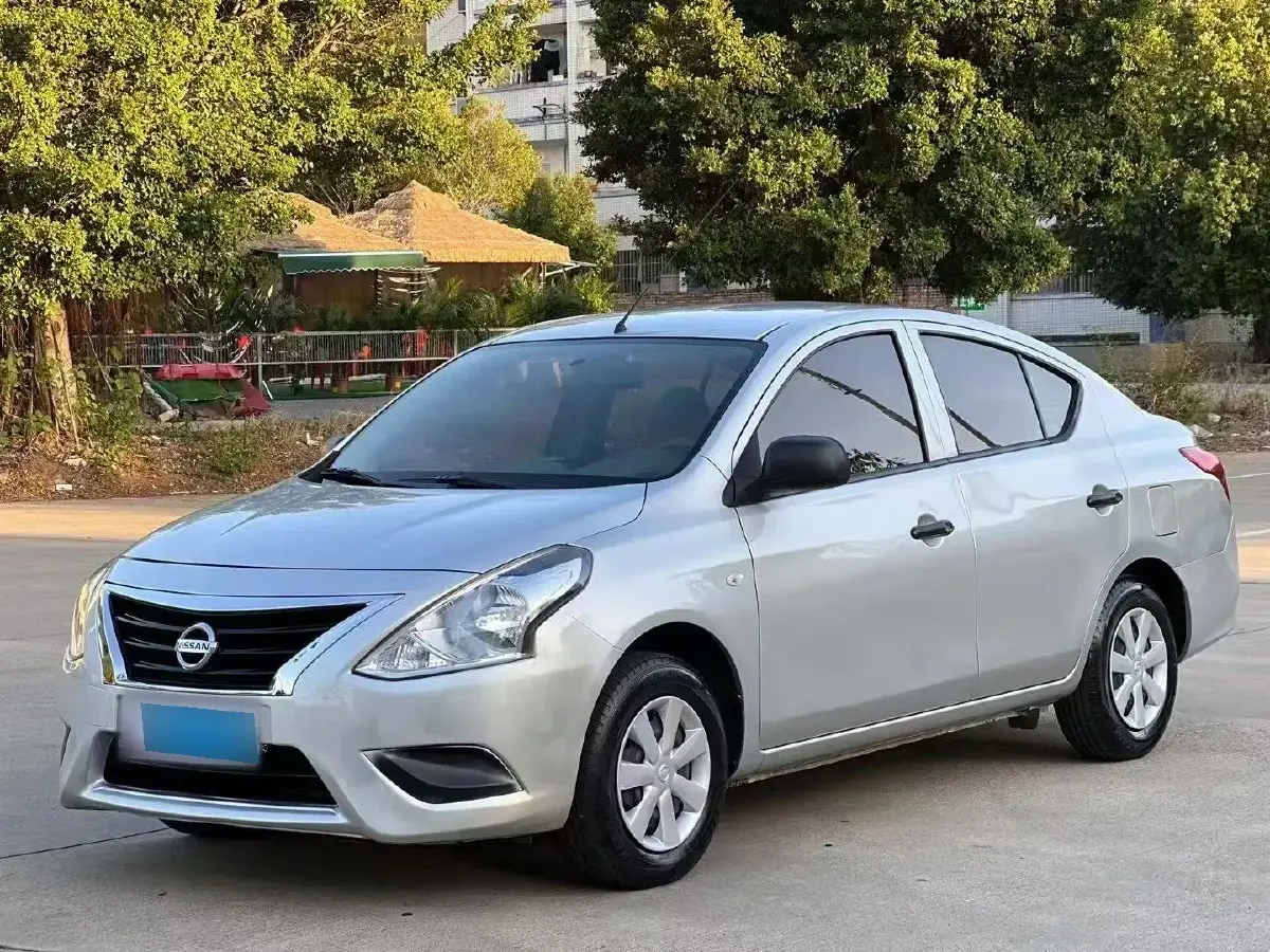 2015 Nissan Sunny 1.5L 112HP L4 CVT