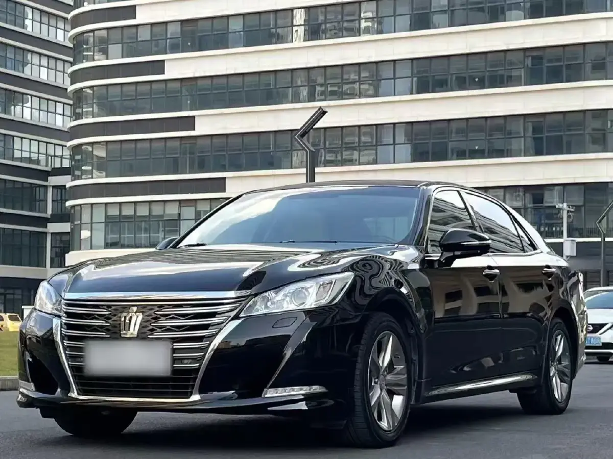 2015 Toyota Crown 2.0T 235HP L4 8AT