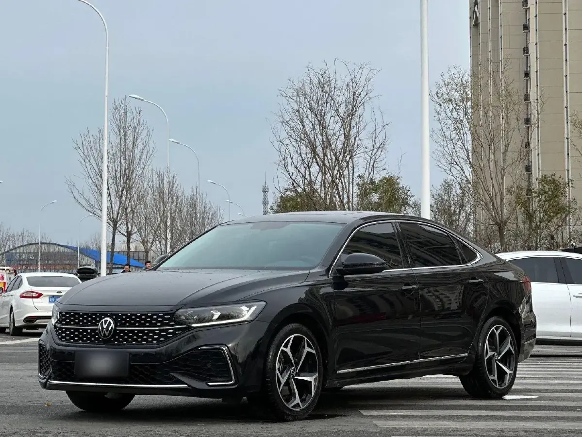 2023 Volkswagen Passat 2.0T 186HP L4 7DCT