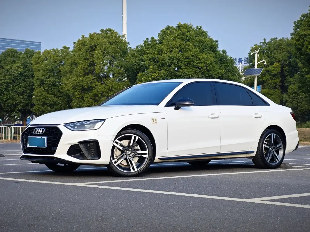 2022 Audi A4L 2.0T 190HP L4 7DCT