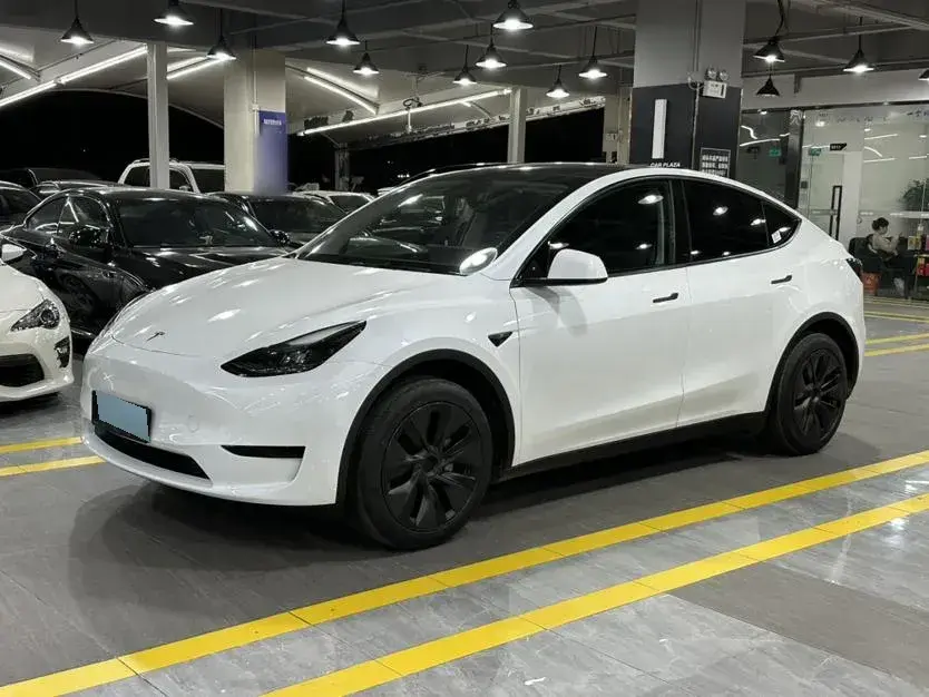 2024 Tesla Model Y BEV 60KWH