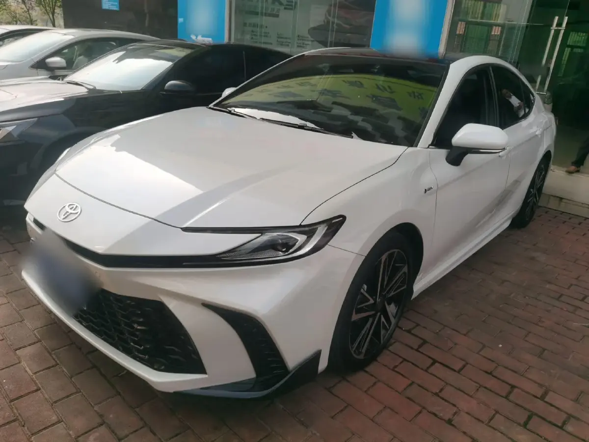 2024 Toyota Camry 2.0L 152HP L4 E-CVT Hybrid