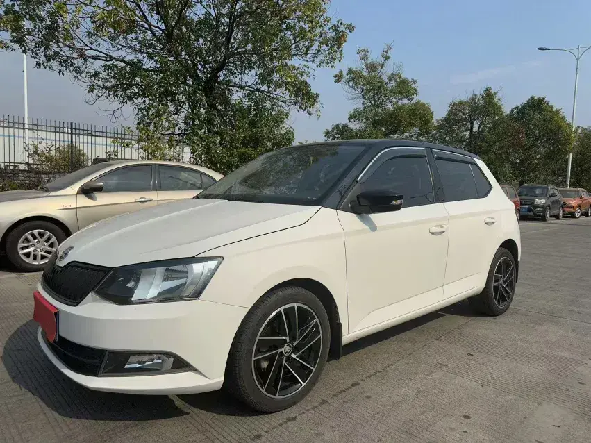 2015 Skoda Fabia 1.6L 110HP L4 6AT