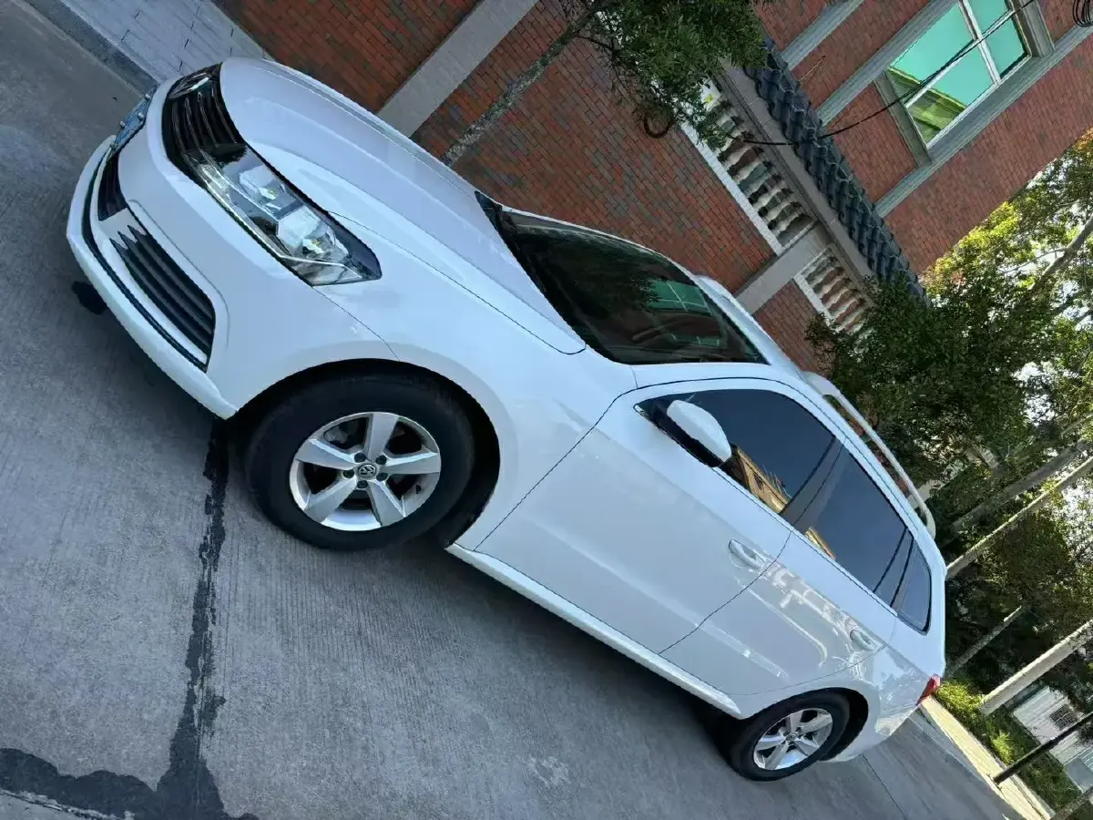 2015 Volkswagen Gran Lavida 1.6L 110HP L4 6AT