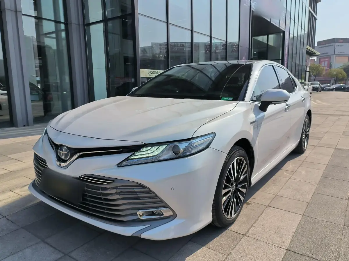 2018 Toyota Camry 2.5L 178HP L4 E-CVT Hybrid