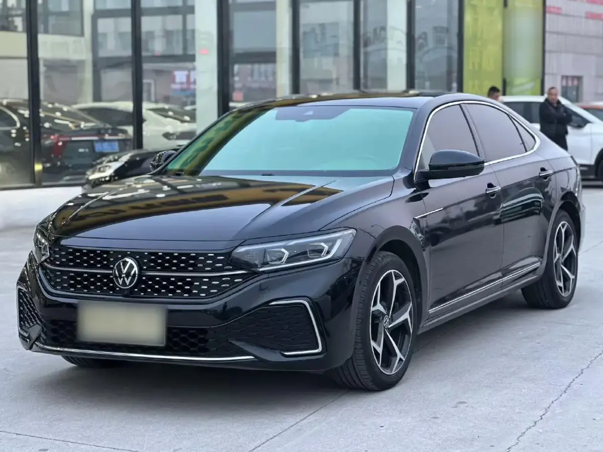 2023 Volkswagen Passat 2.0T 186HP L4 7DCT