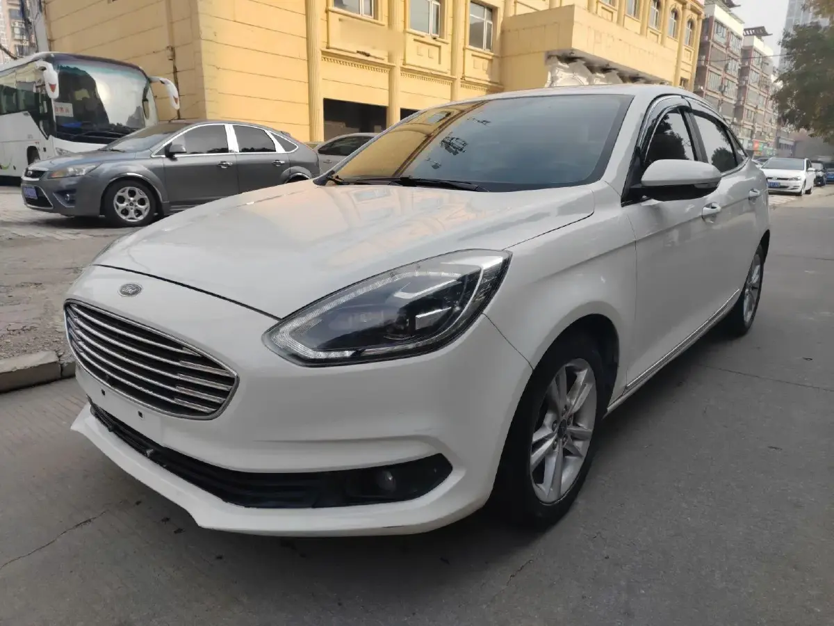 2019 Ford Escort 1.5L 122HP L3 6AT