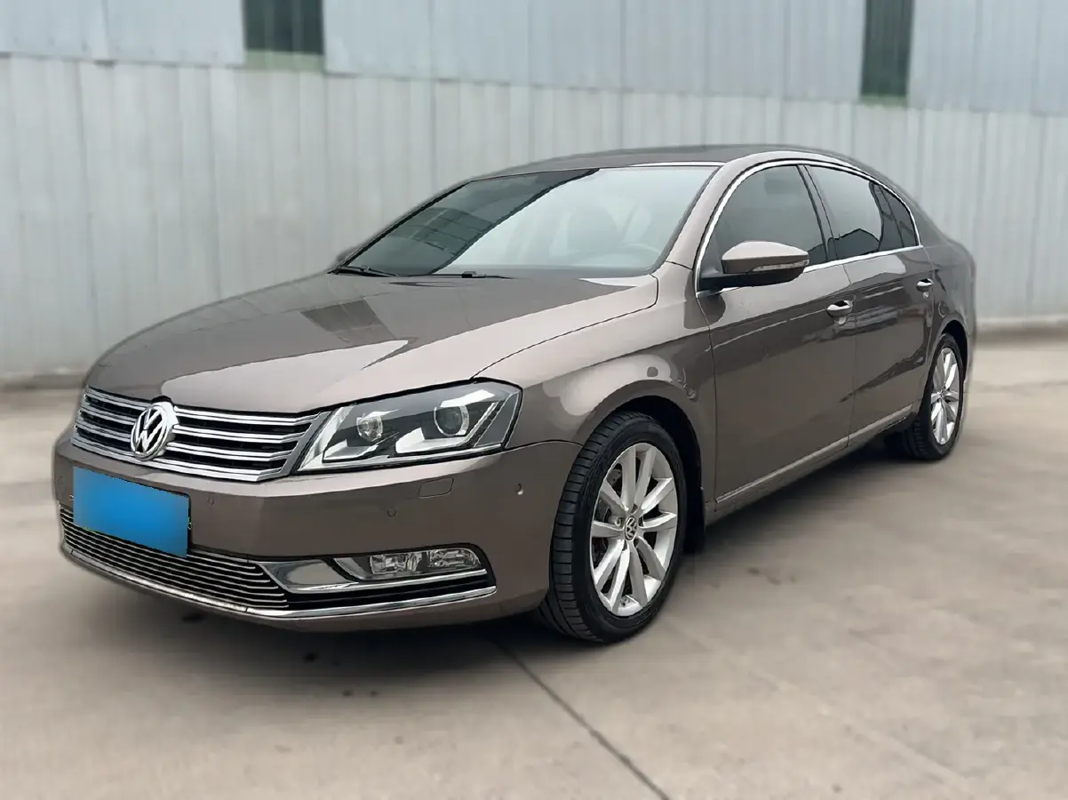 2013 Volkswagen Magotan 2.0T 200HP L4 6DCT