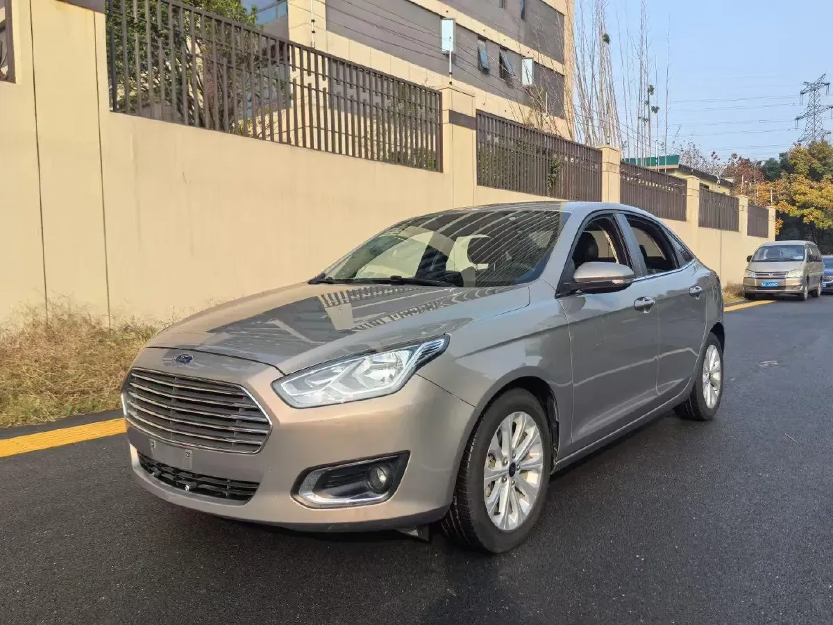 2015 Ford Escort 1.5L 113HP L4 6AT,autocango,china used car exporter,china ev exporter,chinese used car exporter,chinese used ev exporter