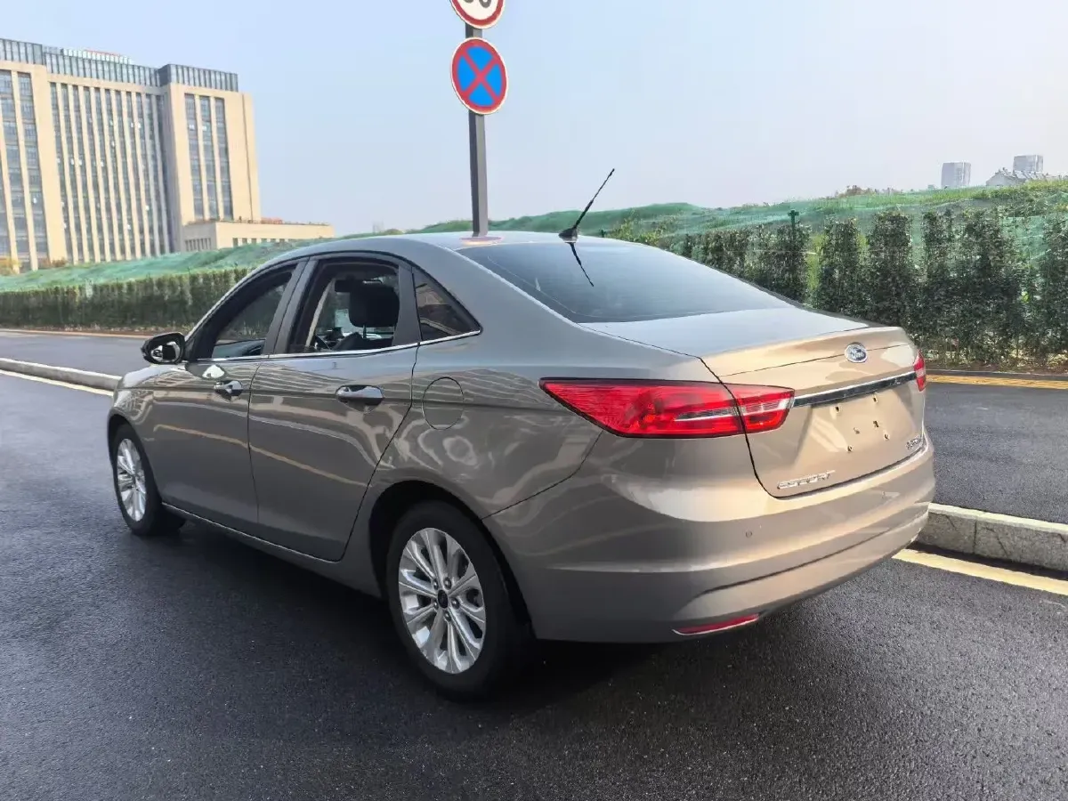 2015 Ford Escort 1.5L 113HP L4 6AT,autocango,china used car exporter,china ev exporter,chinese used car exporter,chinese used ev exporter