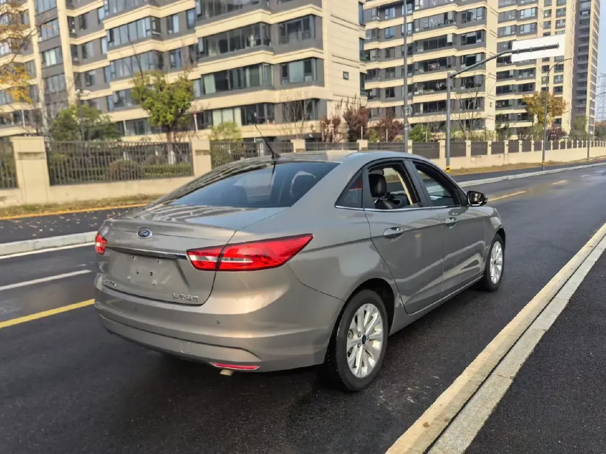 2015 Ford Escort 1.5L 113HP L4 6AT,autocango,china used car exporter,china ev exporter,chinese used car exporter,chinese used ev exporter