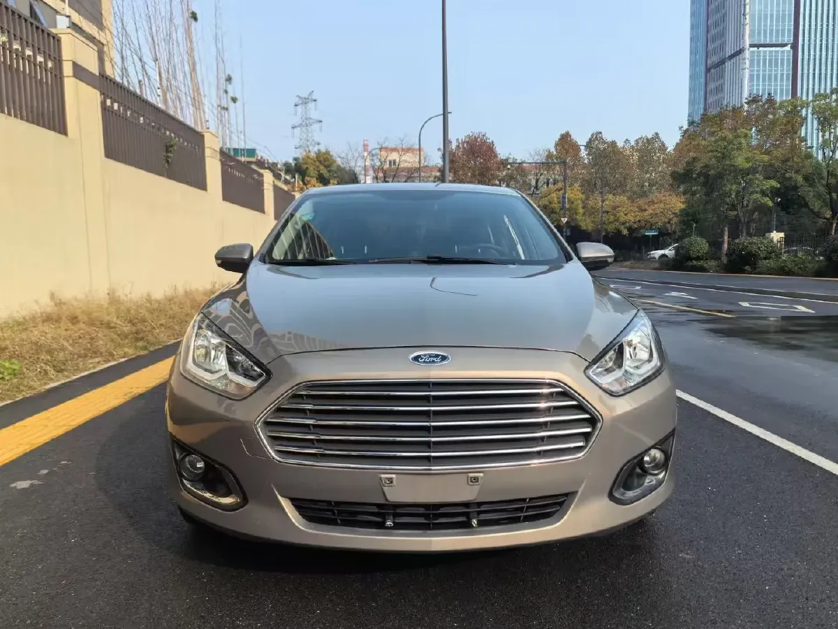 2015 Ford Escort 1.5L 113HP L4 6AT,autocango,china used car exporter,china ev exporter,chinese used car exporter,chinese used ev exporter