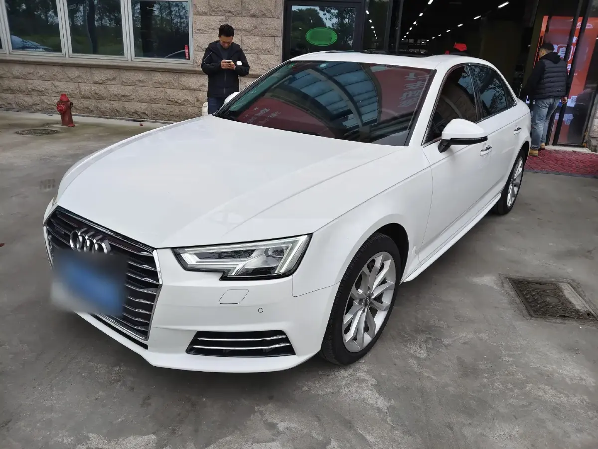 2017 Audi A4L 2.0T 252HP L4 7DCT